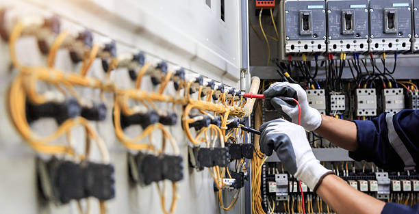 Professional Electrician technician working in Holly, MI